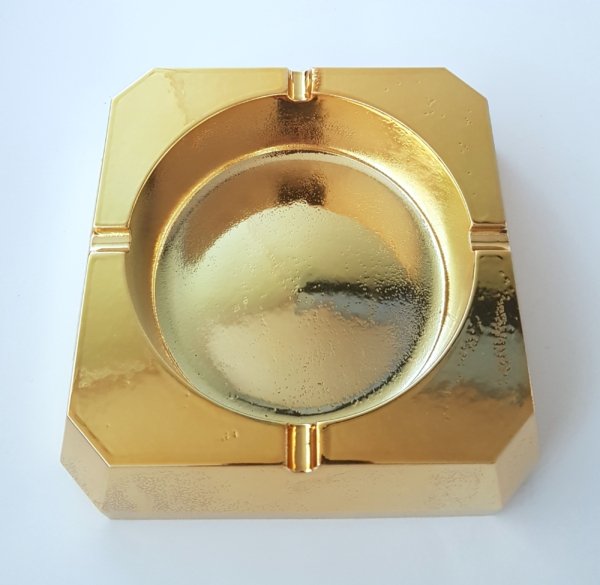 Ashtray Gold Look